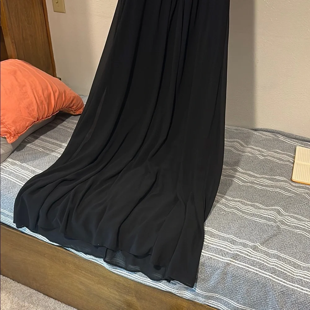 Elegant Black Lace Evening Dress - Picture 3 of 5